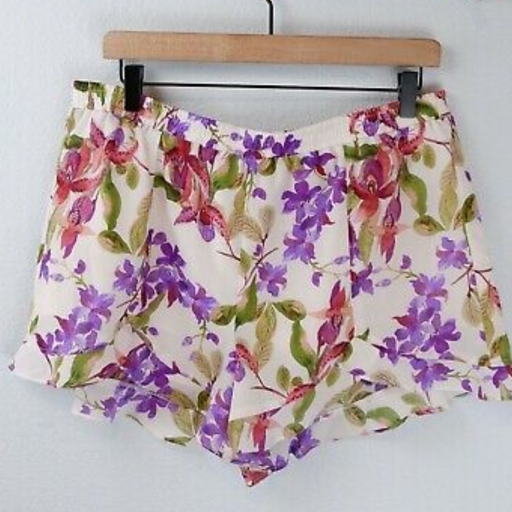 White and Beige Floral Shorts size Large